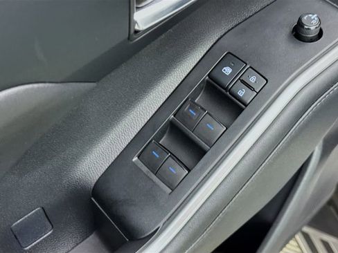 Used 2021 Toyota Highlander XLE image 17