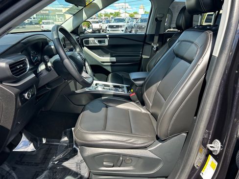 Certified 2024 Ford Explorer XLT w/ Equipment Group 202A AWD/4WD image 7
