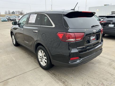 Used 2019 Kia Sorento LX image 4