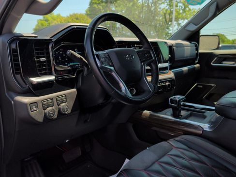 Used 2025 Chevrolet Silverado 1500 RST AWD/4WD image 15