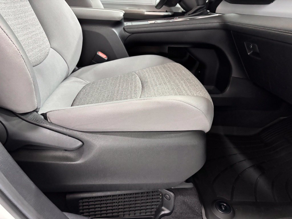Used 2026 Toyota Sienna LE FWD image 63