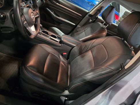 Used 2025 Nissan Altima 2.5 SR w/ SR Premium Package FWD image 6