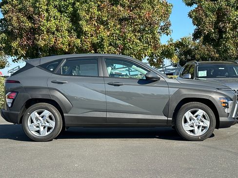 New 2026 Hyundai Kona SE image 3