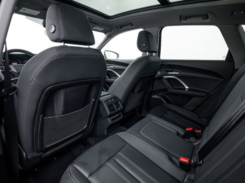 Certified 2025 Audi Q5 Premium w/ Convenience Package image 16