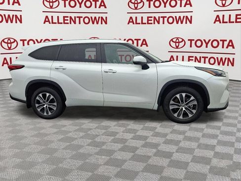 Used 2023 Toyota Highlander XLE AWD/4WD image 8