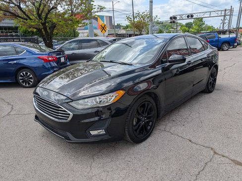 Used 2019 Ford Fusion SE w/ Equipment Group 151A FWD image 3