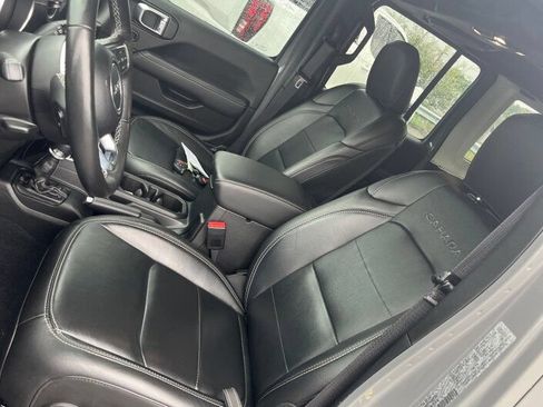 Used 2023 Jeep Wrangler Unlimited Sahara w/ Cold Weather Group AWD/4WD image 7