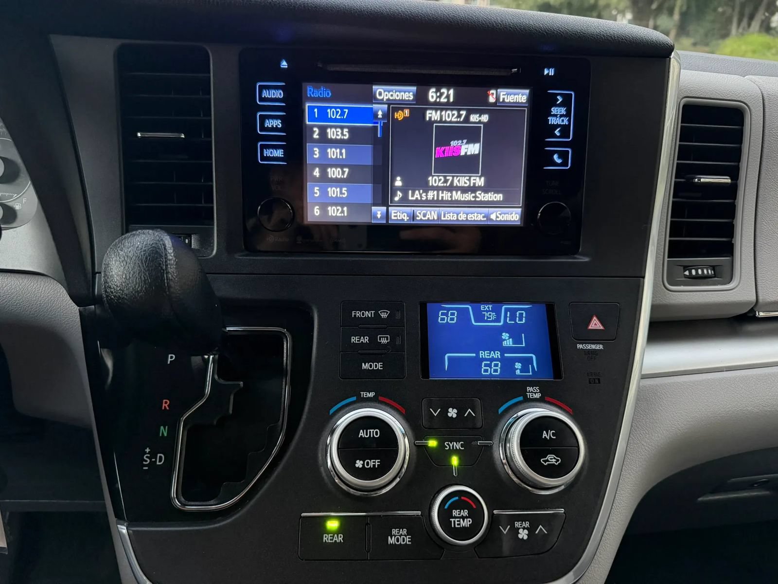 Used 2017 Toyota Sienna LE FWD image 29