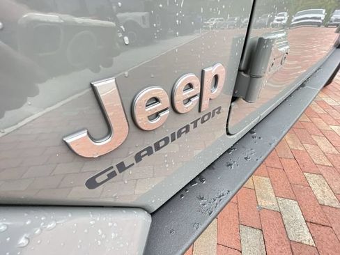 Used 2022 Jeep Gladiator Overland w/ Popular Equipment Package AWD/4WD image 29