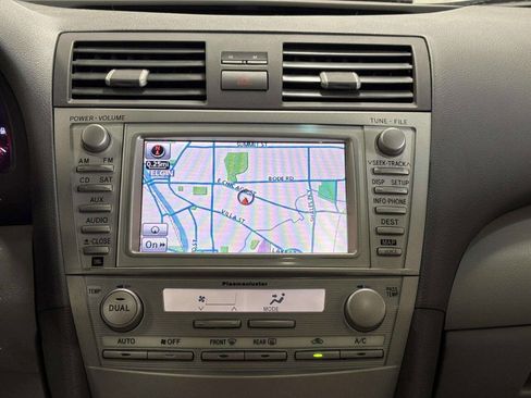 Used 2011 Toyota Camry XLE w/ SE/XLE Extra-Value Pkg FWD image 24