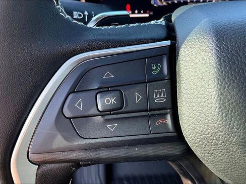 New 2025 Jeep Grand Cherokee Altitude image 21