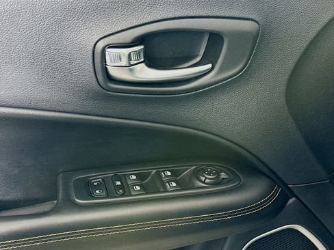 Used 2019 Jeep Compass Limited FWD image 15
