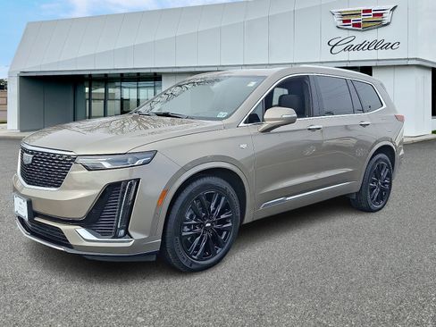 Certified 2022 Cadillac XT6 Premium Luxury w/ Technology Package image 3