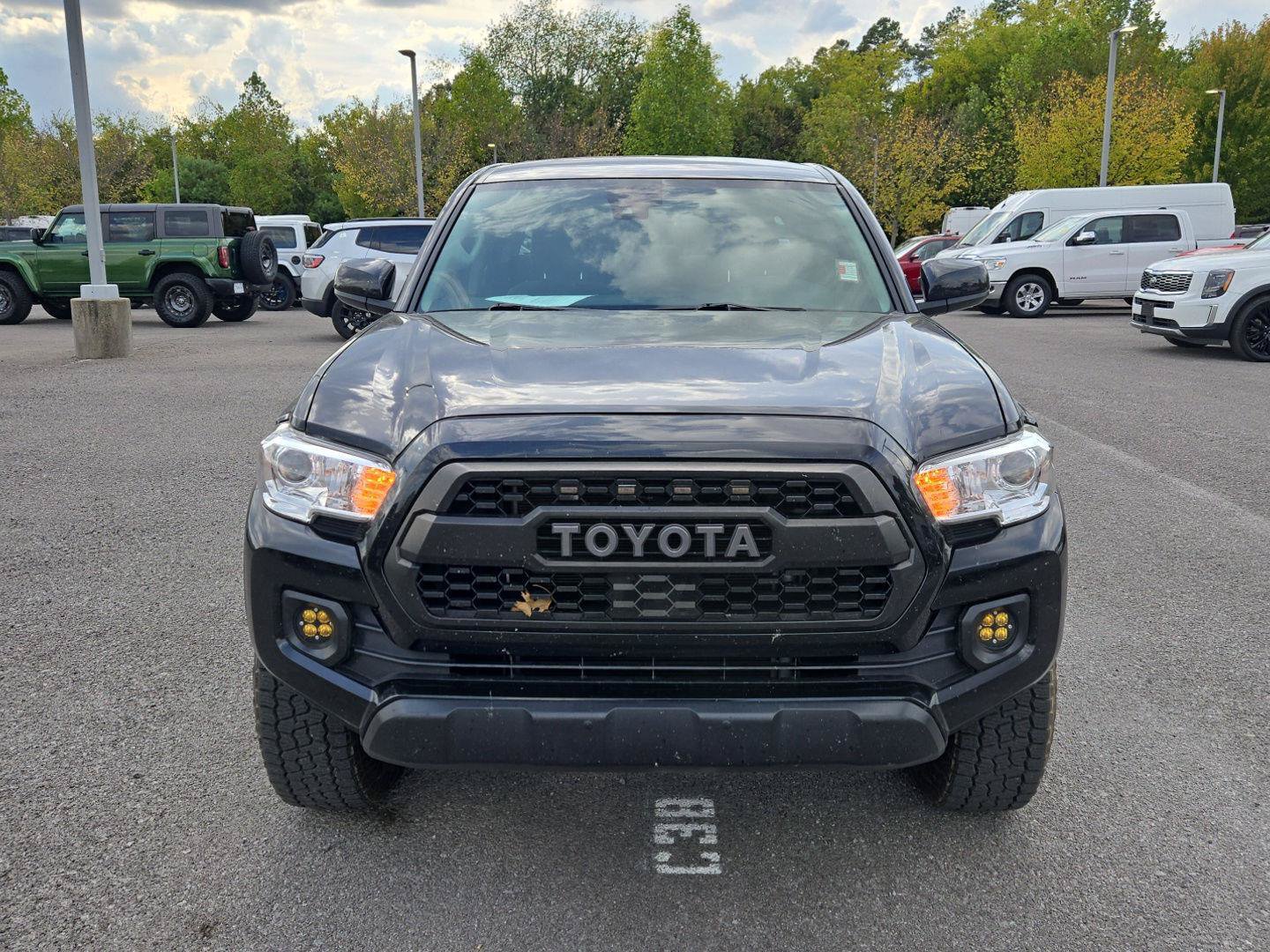 Used 2021 Toyota Tacoma SR5 RWD image 2