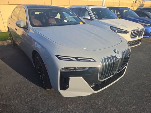 Used 2023 BMW i7 xDrive60 w/ Luxury Rear Seating Package AWD/4WD image 1