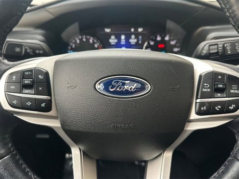 Used 2022 Ford Explorer XLT image 27