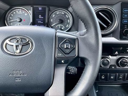 Used 2016 Toyota Tacoma TRD Sport w/ Premium & Technology Package AWD/4WD image 11