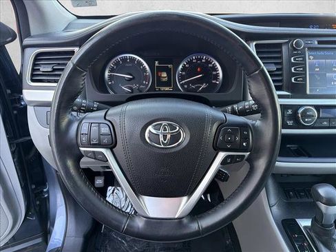 Used 2017 Toyota Highlander XLE image 14