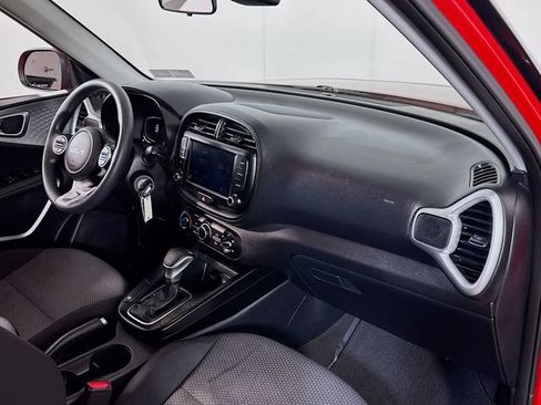 Used 2023 Kia Soul LX w/ LX Technology Package FWD image 21