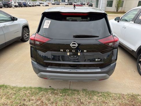 Used 2023 Nissan Rogue SV image 5