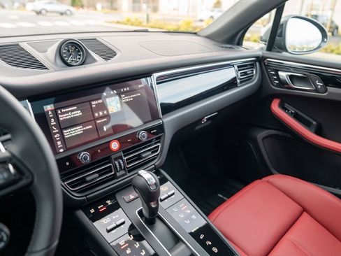 New 2026 Porsche Macan Turbo AWD/4WD image 17