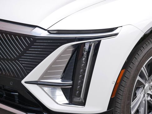 Certified 2024 Cadillac Lyriq Luxury w/ LPO, Floor Liner Package AWD/4WD image 5