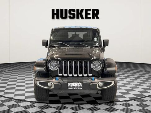 Used 2022 Jeep Wrangler Unlimited Sahara w/ Cold Weather Group AWD/4WD image 3