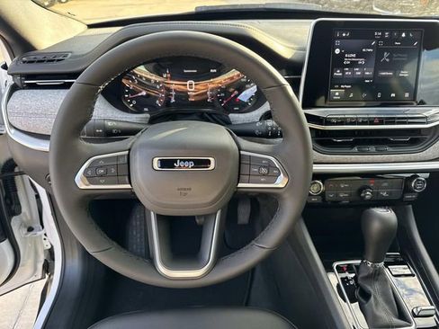 New 2026 Jeep Compass Latitude image 12