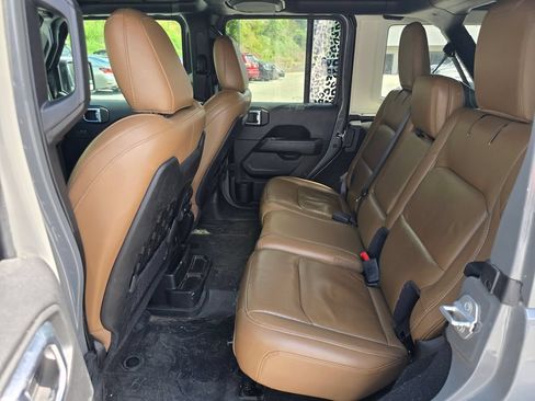 Used 2021 Jeep Wrangler Unlimited Rubicon AWD/4WD image 11