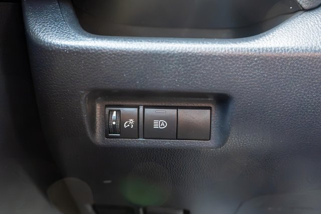 Used 2019 Toyota RAV4 LE AWD/4WD image 16