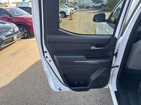 Used 2024 Toyota Tacoma TRD Off-Road image 35