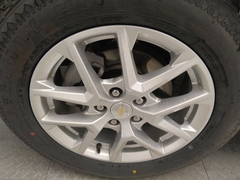 Used 2023 Chevrolet Equinox LT w/ Driver Convenience Package image 31