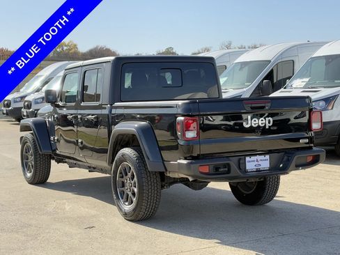 Used 2023 Jeep Gladiator Overland image 6
