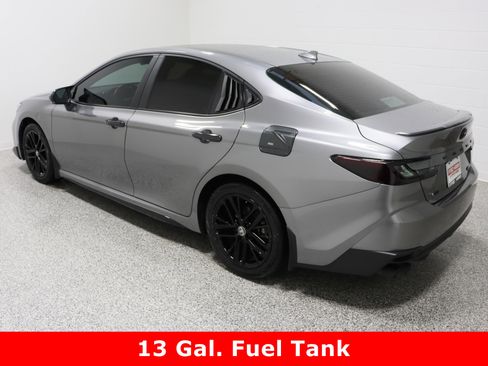 Used 2025 Toyota Camry SE image 9