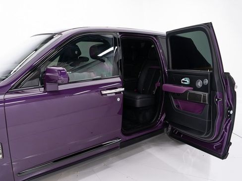 Certified 2022 Rolls-Royce Cullinan Black Badge w/ Dark Exterior Package AWD/4WD image 21