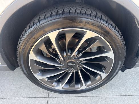 Used 2020 Lincoln Aviator Reserve w/ Equipment Group 202A image 18