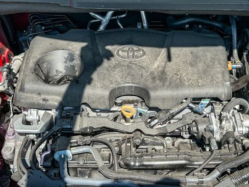 Used 2024 Toyota Sienna XLE w/ XLE Plus Package FWD image 28