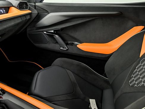 Used 2025 Lamborghini Revuelto AWD/4WD image 41