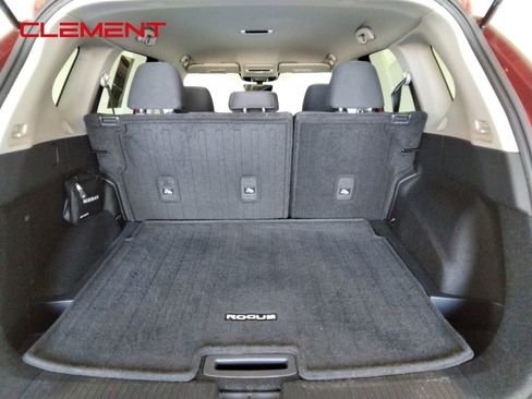 Used 2023 Nissan Rogue S image 11