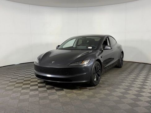 Used 2024 Tesla Model 3 Standard Range RWD image 3
