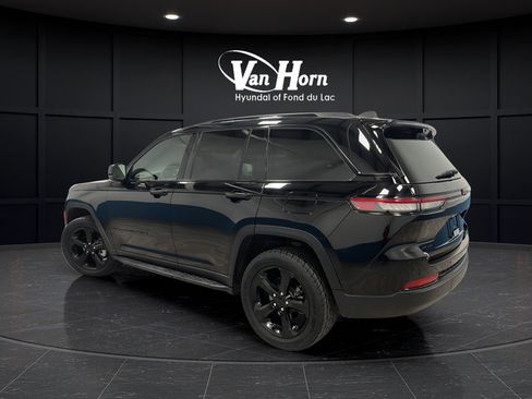 Used 2024 Jeep Grand Cherokee Limited w/ Luxury Tech Group II AWD/4WD image 5