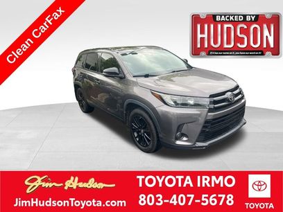 Used 2019 Toyota Highlander SE w/ Nightshade Edition
