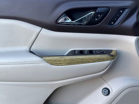 Used 2018 GMC Acadia Denali image 11