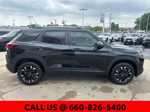 Used 2023 Chevrolet TrailBlazer LT w/ Convenience Package AWD/4WD image 3