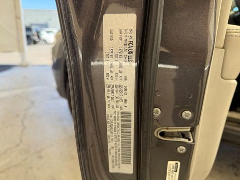 Used 2020 Jeep Cherokee Latitude Plus AWD/4WD image 29