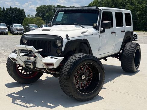 Used 2015 Jeep Wrangler Unlimited Rubicon w/ Dual Top Group AWD/4WD image 3