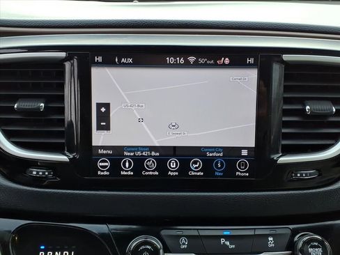 Used 2019 Chrysler Pacifica Touring-L image 14