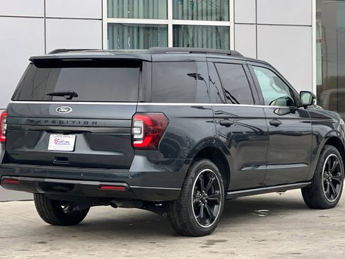 Used 2024 Ford Expedition Limited image 4