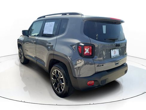 Used 2023 Jeep Renegade Latitude AWD/4WD image 3
