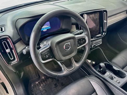Used 2024 Volvo XC40 B5 Core w/ Climate Package AWD/4WD image 12